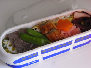 Shinkansen_lunch_box_7